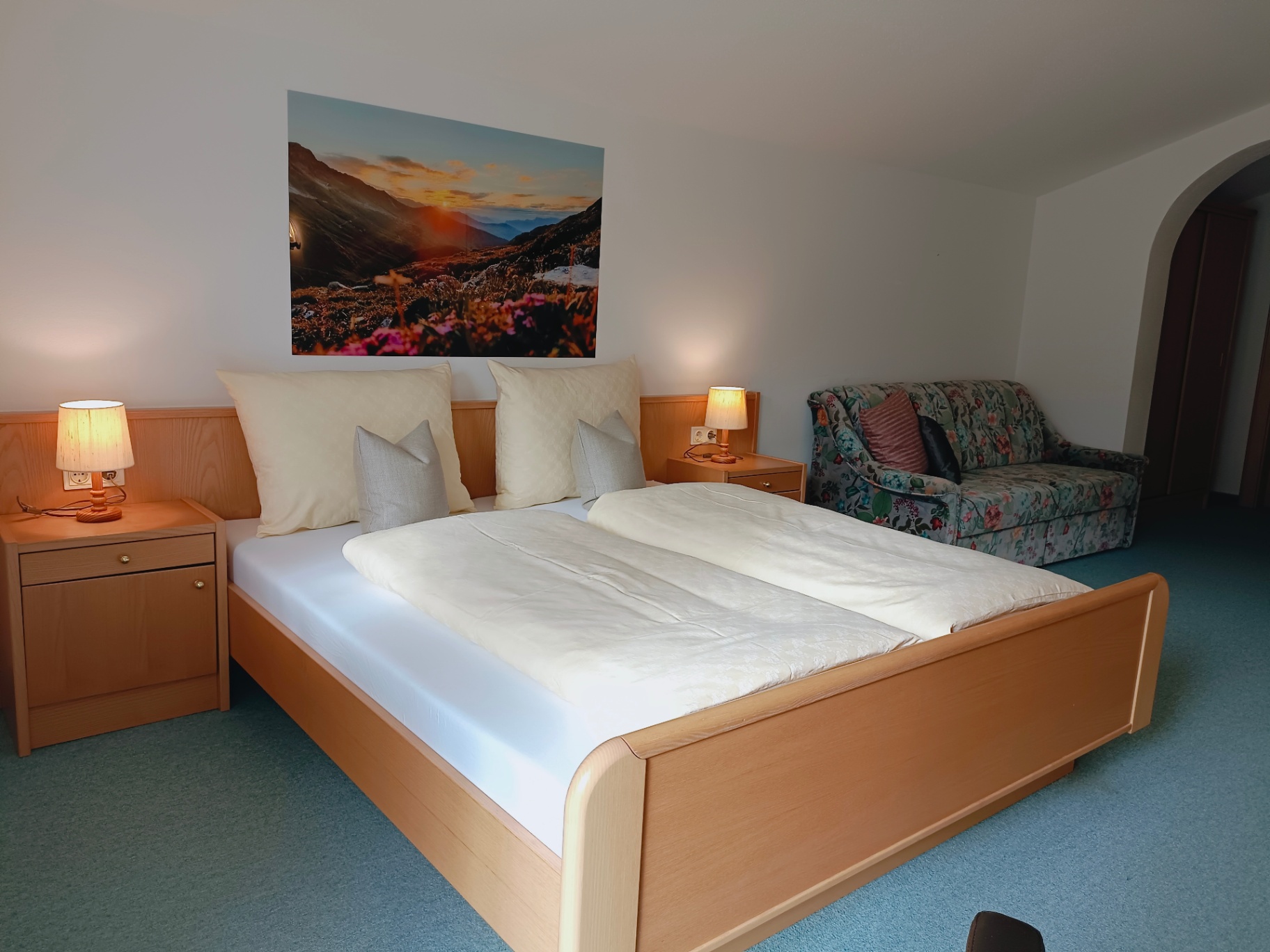 Schlafzimmer mit Bergmotiv